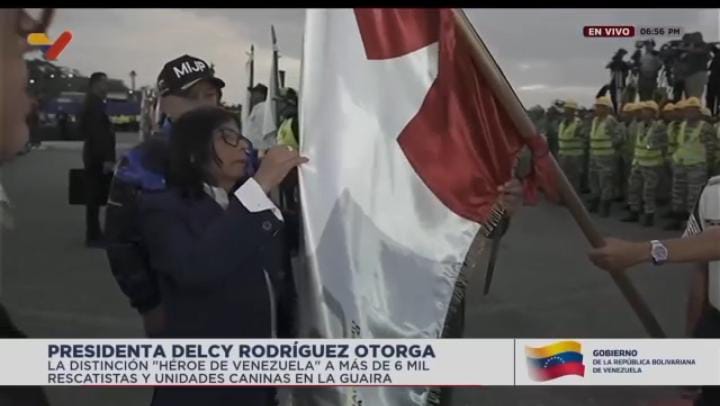 Homenaje a los cuerpos de seguridad del Estado que participaron en el rescate en La Guaira